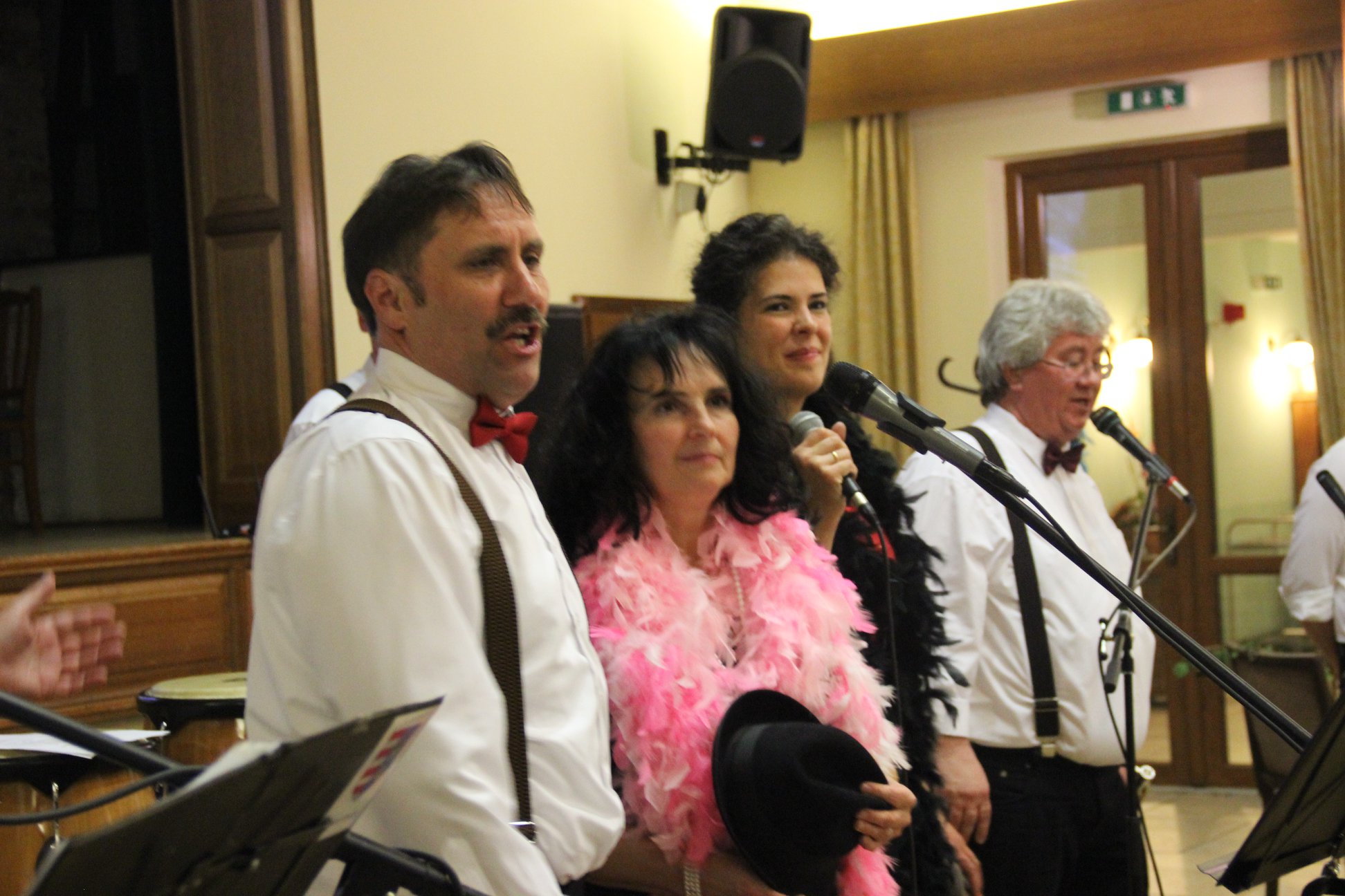 Zenés irodali est kuplék sanzonok galéria 15